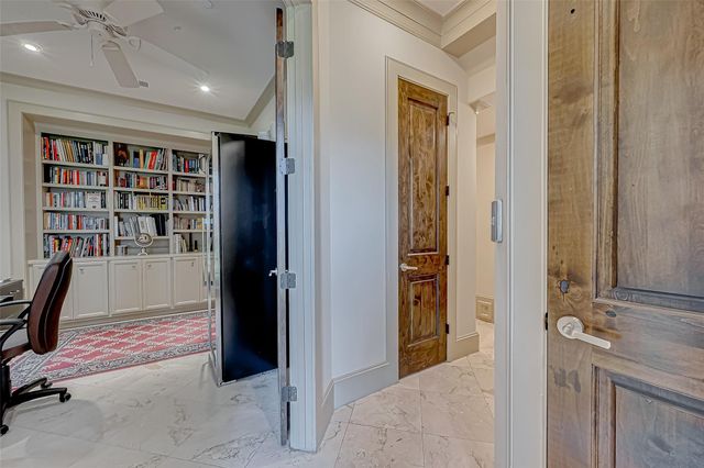 311 Calle Sevilla Place, Houston, TX 77007