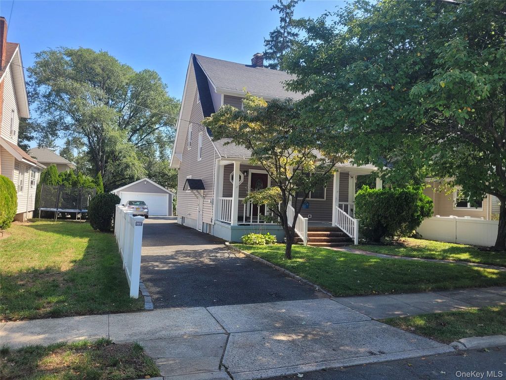 8 Rolling Street, Lynbrook, NY 11563 — exterior