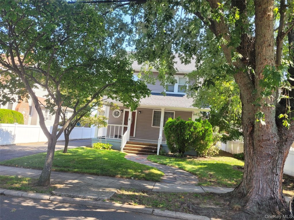 8 Rolling Street, Lynbrook, NY 11563 — photo 2