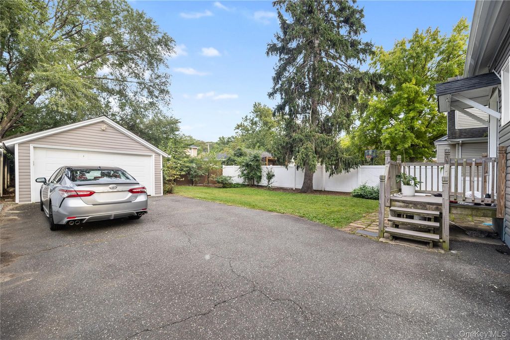 8 Rolling Street, Lynbrook, NY 11563 — photo 3