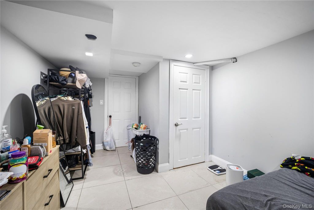 8 Rolling Street, Lynbrook, NY 11563 — photo 4
