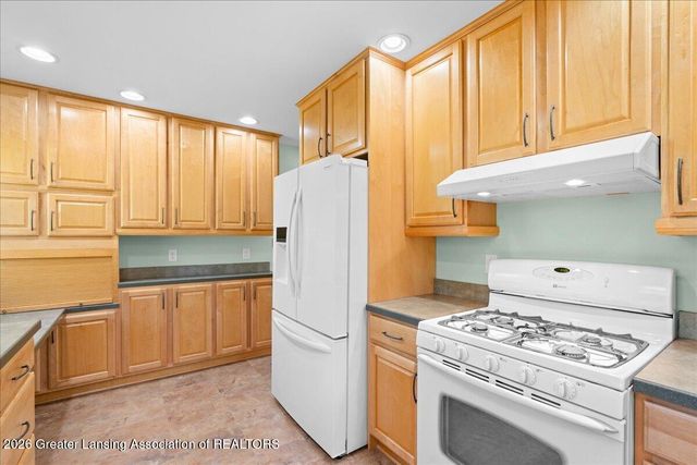 11656 Bishop Highway, Lansing, MI 48911