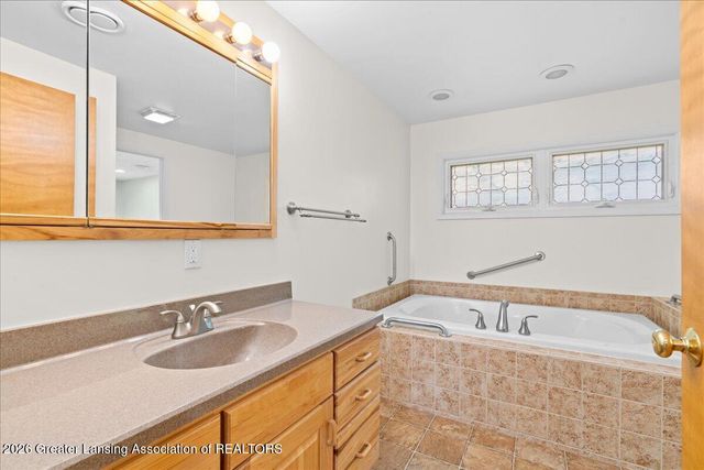 11656 Bishop Highway, Lansing, MI 48911