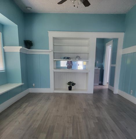 3620 E Illinois Avenue, Fresno, CA 93702