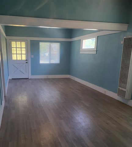 3620 E Illinois Avenue, Fresno, CA 93702