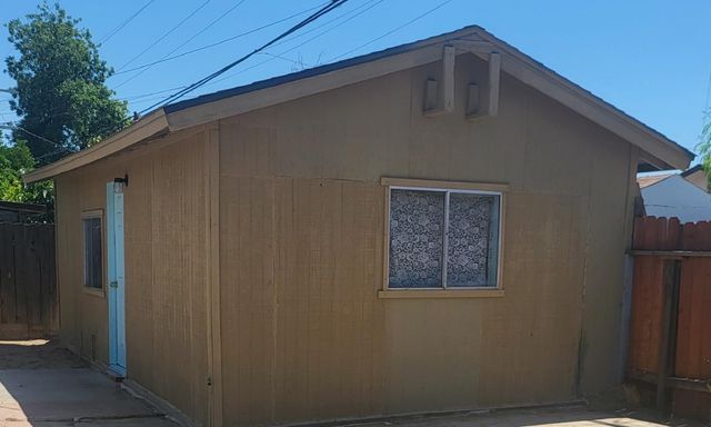 3620 E Illinois Avenue, Fresno, CA 93702