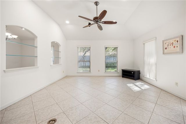 106 N Santa Clara Dr, Rockport, TX 78382