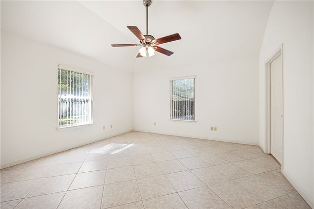 106 N Santa Clara Dr, Rockport, TX 78382