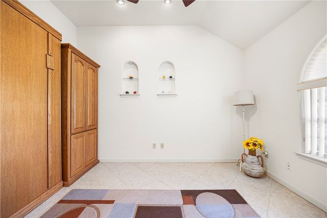 106 N Santa Clara Dr, Rockport, TX 78382