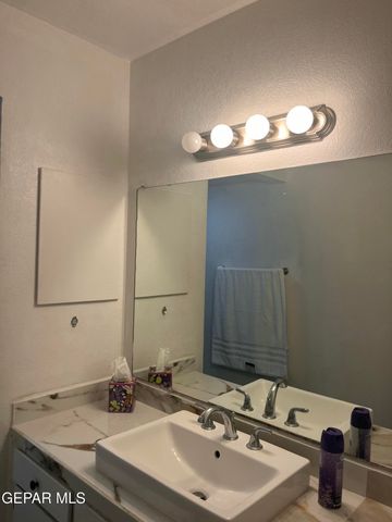 4433 N Stanton Street 214, El Paso, TX 79902