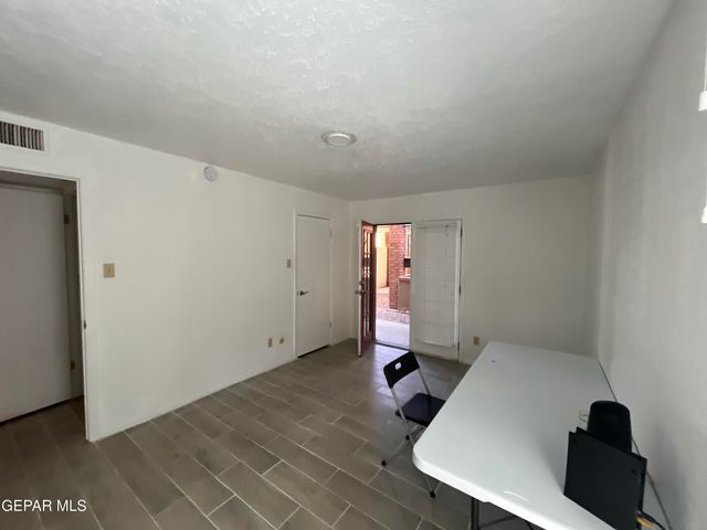 4433 N Stanton Street 214, El Paso, TX 79902