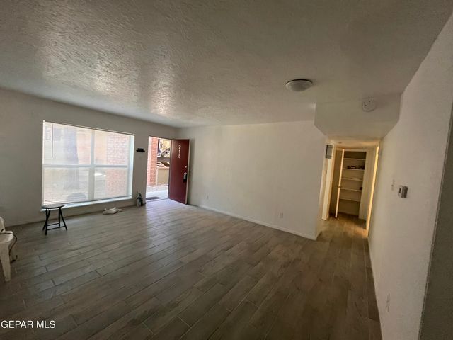4433 N Stanton Street 214, El Paso, TX 79902