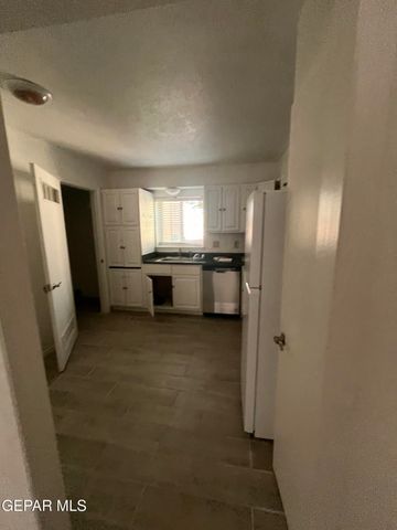 4433 N Stanton Street 214, El Paso, TX 79902