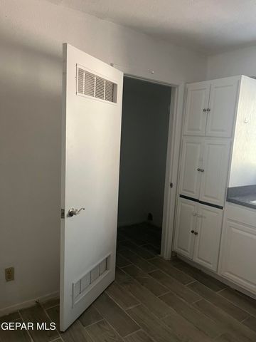 4433 N Stanton Street 214, El Paso, TX 79902
