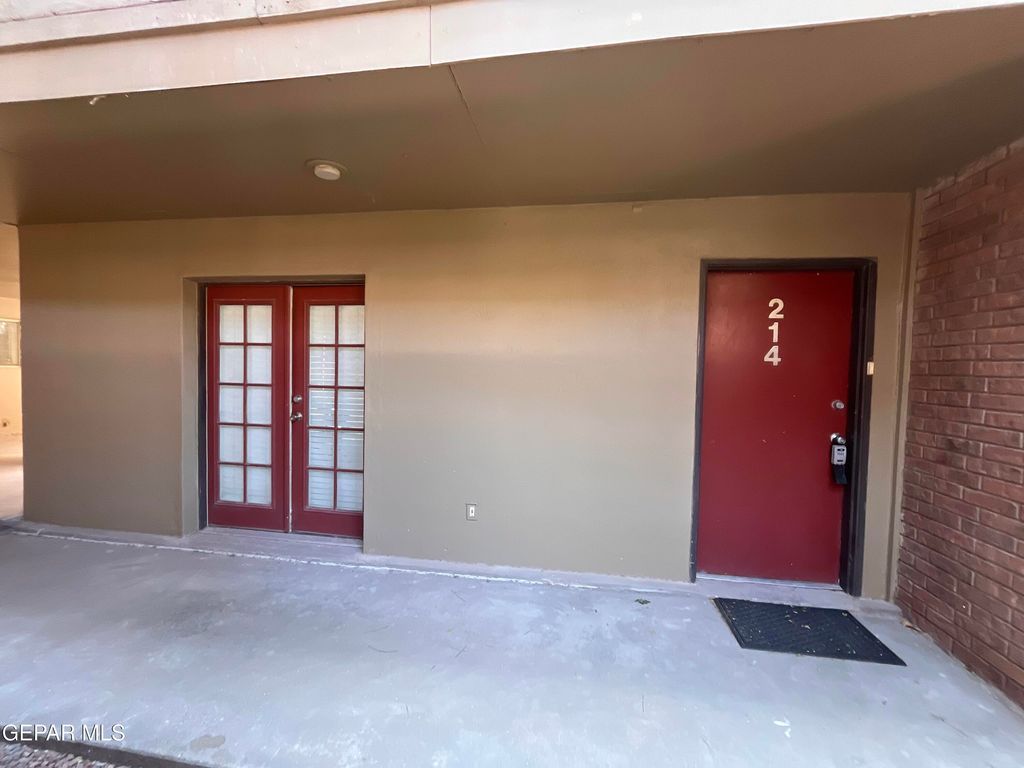4433 N Stanton Street 214, El Paso, TX 79902