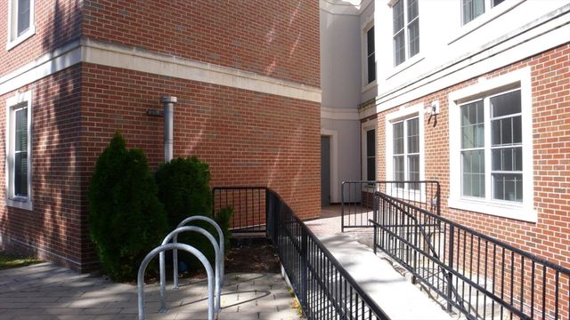 2440 Massachusetts Ave 8, Cambridge, MA 02140