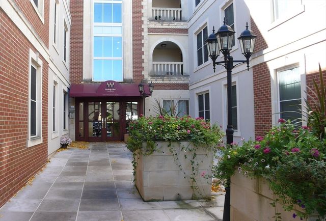 2440 Massachusetts Ave 8, Cambridge, MA 02140