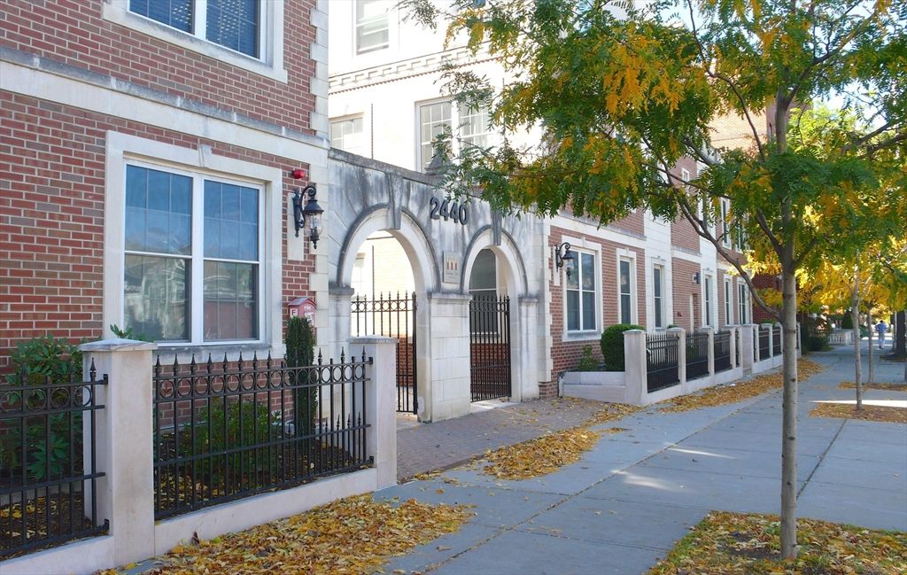 2440 Massachusetts Ave 8, Cambridge, MA 02140