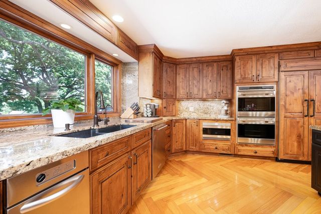 215 S 33rd Street, West Des Moines, IA 50265