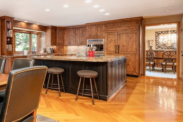 215 S 33rd Street, West Des Moines, IA 50265
