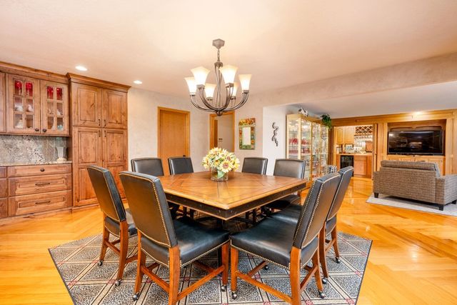 215 S 33rd Street, West Des Moines, IA 50265