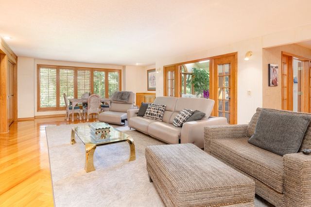 215 S 33rd Street, West Des Moines, IA 50265