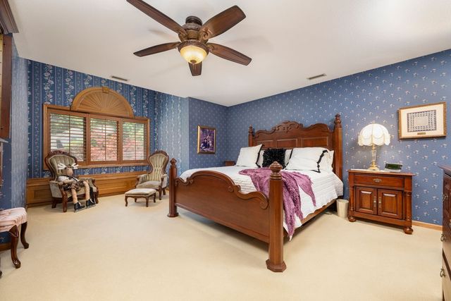 215 S 33rd Street, West Des Moines, IA 50265