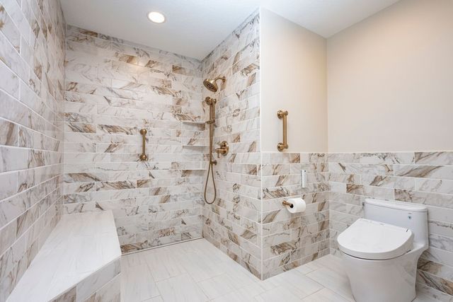 215 S 33rd Street, West Des Moines, IA 50265