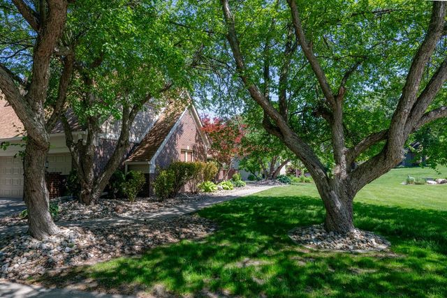 215 S 33rd Street, West Des Moines, IA 50265