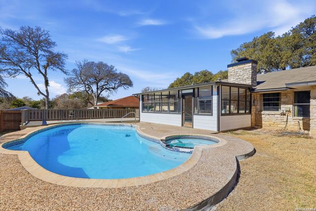 110 De Soto Dr, Universal City, TX 78148