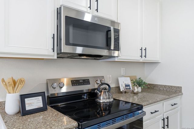 110 De Soto Dr, Universal City, TX 78148