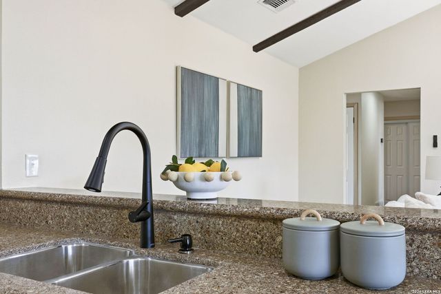 110 De Soto Dr, Universal City, TX 78148