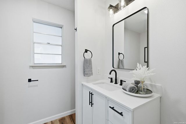 110 De Soto Dr, Universal City, TX 78148