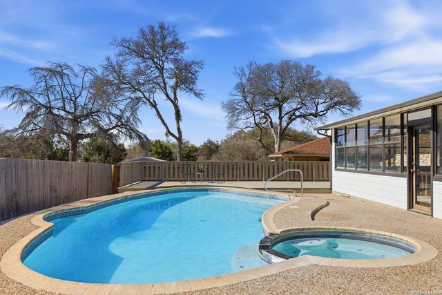 110 De Soto Dr, Universal City, TX 78148