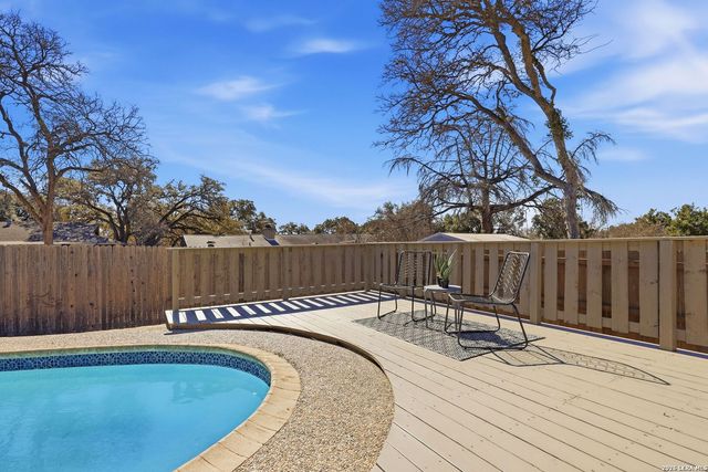 110 De Soto Dr, Universal City, TX 78148