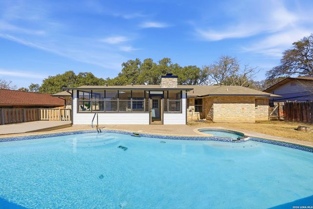 110 De Soto Dr, Universal City, TX 78148