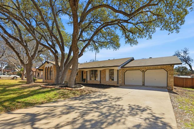 110 De Soto Dr, Universal City, TX 78148