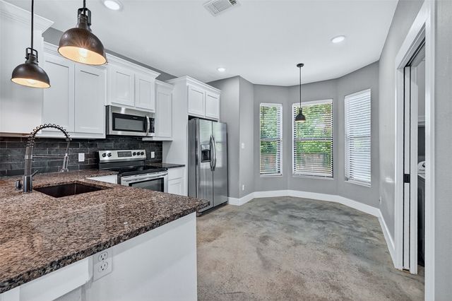 1513 S 7th Avenue, Denison, TX 75021