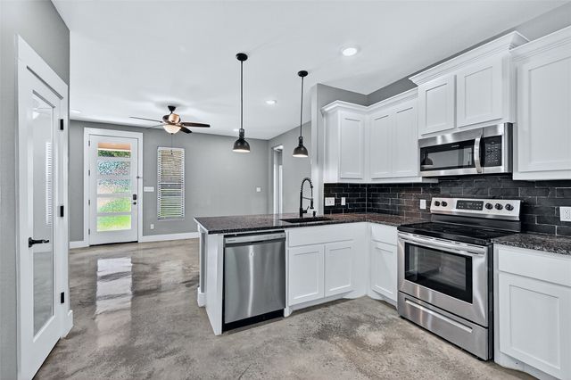 1513 S 7th Avenue, Denison, TX 75021