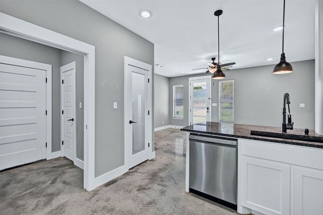 1513 S 7th Avenue, Denison, TX 75021