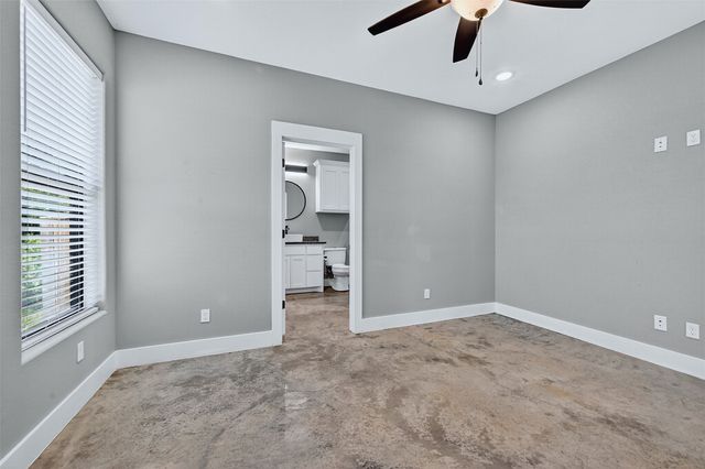 1513 S 7th Avenue, Denison, TX 75021