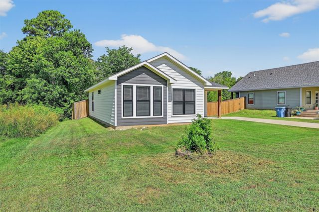1513 S 7th Avenue, Denison, TX 75021