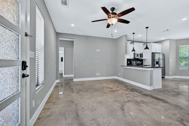 1513 S 7th Avenue, Denison, TX 75021