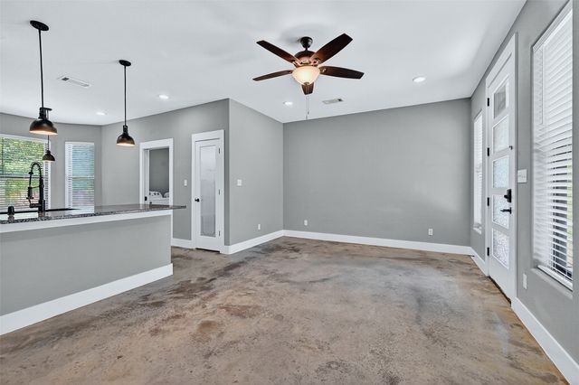 1513 S 7th Avenue, Denison, TX 75021