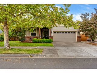 1084 THRONE Dr, Eugene, OR 97402