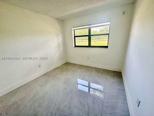 7195 NW 179th St 107, Hialeah, FL 33015