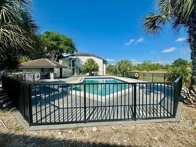 7195 NW 179th St 107, Hialeah, FL 33015