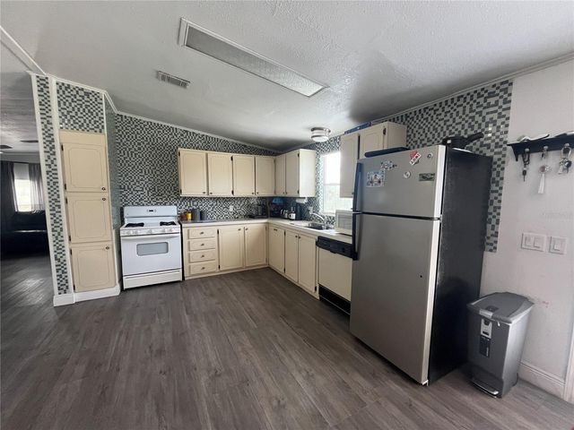 10780 STATE ROAD 60 E, Lake Wales, FL 33898