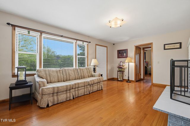26 Wh Short Street, Castlewood, VA 24224