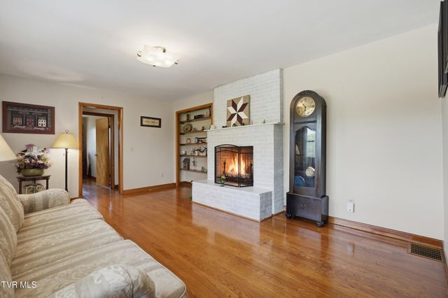 26 Wh Short Street, Castlewood, VA 24224